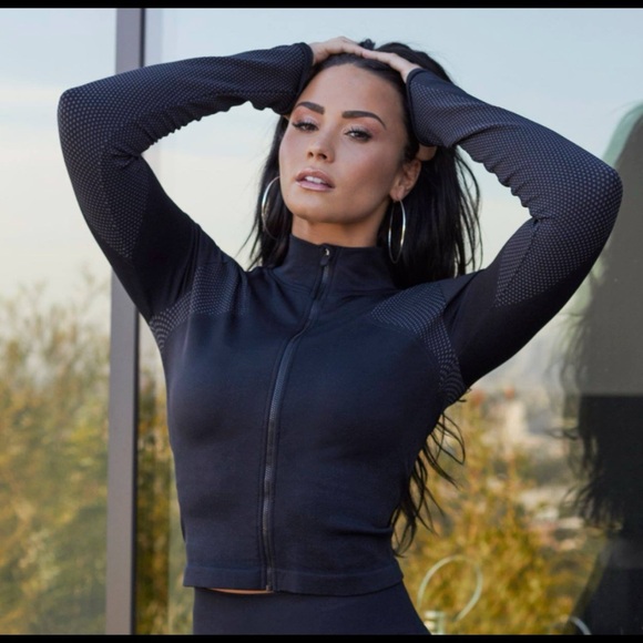 Fabletics Jackets & Blazers - ✨ HP ✨ NWOT ✨ Crop Dot ✨ Compression Zip Jacket ✨